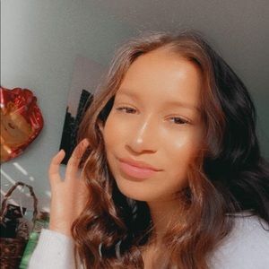 Meet your Posher, Mia